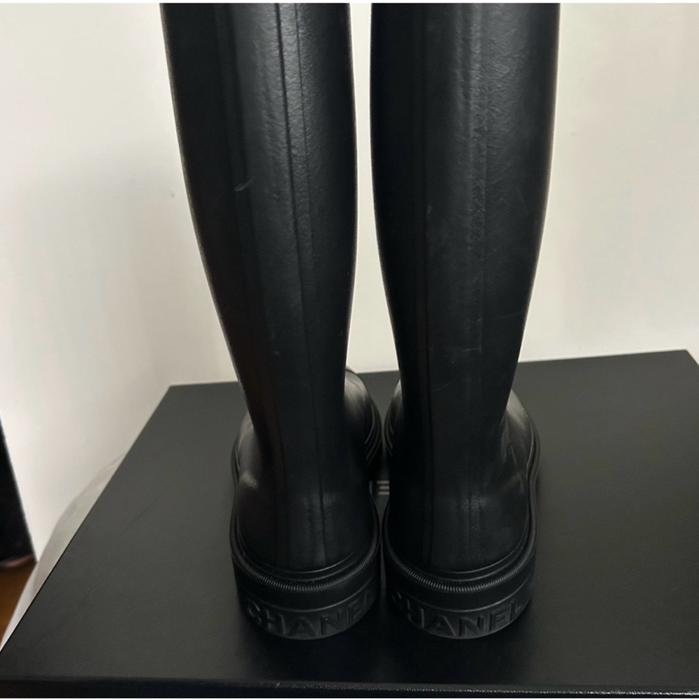 CHANEL Black Logo Detail - Picture 2 of 4